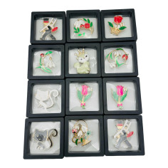 En-gros Brosa Martisor marime medie in cutie cu expunere...