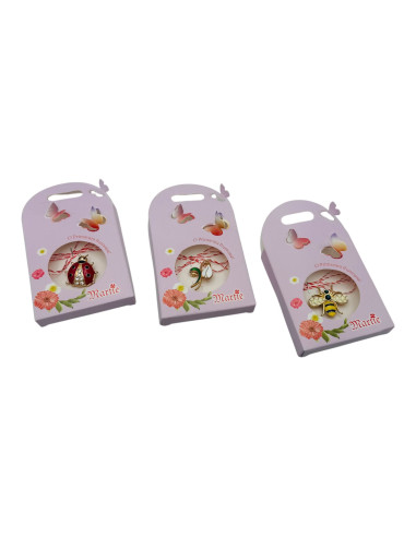 Brosa martisor ambalata in cutiuta...