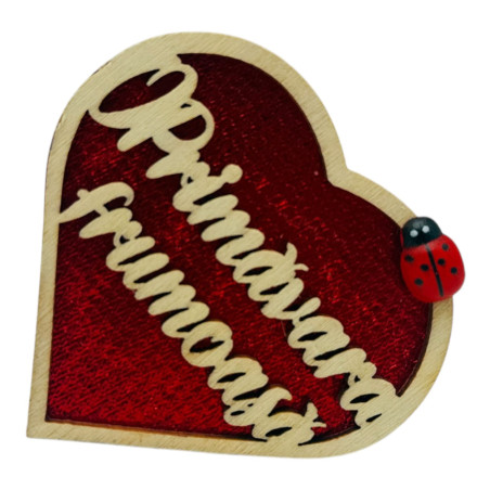 Decoratiune din lemn cu magnet, O PRIMAVARA FRUMOASA, diverse culori, forma de inima, 6×6cm, en-gros