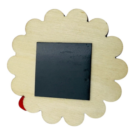 Decoratiune din lemn cu magnet, O PRIMAVARA FRUMOASA, diverse culori, forma de inima, 6×6cm, en-gros