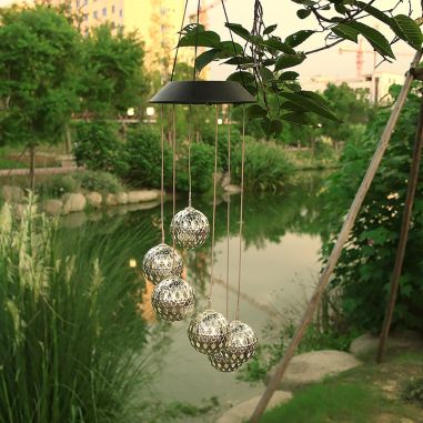 Lampa solara de tip decoratiune pentru gradina, Flippy, model clopotel de vant,  alb cald