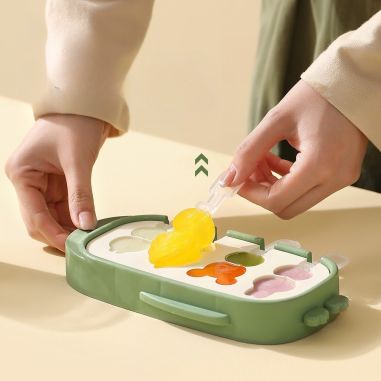 Forma pentru inghetata Flippy, 4 compartimente, forme cu animalute, materialsilicon si ABS, 21 x 12.8 x 3cm, verde