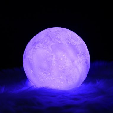 Lampa de veghe luna 3D Moon Light, lumina multicolora cu LED, 7 culori ,schimbare culoare prin atingere,, alimentare baterii, fa