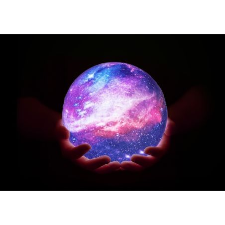 Lampa de veghe cu telecomanda  in forma de luna cu stele 3D Moon Light 7 culori, alimentare baterii, stand din lemn inclus, 15 c