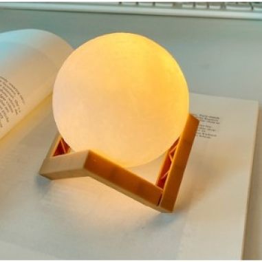 Lampa de veghe in forma de luna 3D Moon Light Alb Rece, alimentare baterii, stand plastic inclus, 8 cm, Flippy